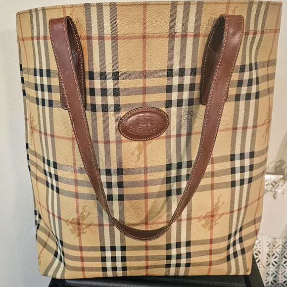 Authentic Burberry hay market tote 14x16x5 - Picture 1 of 9